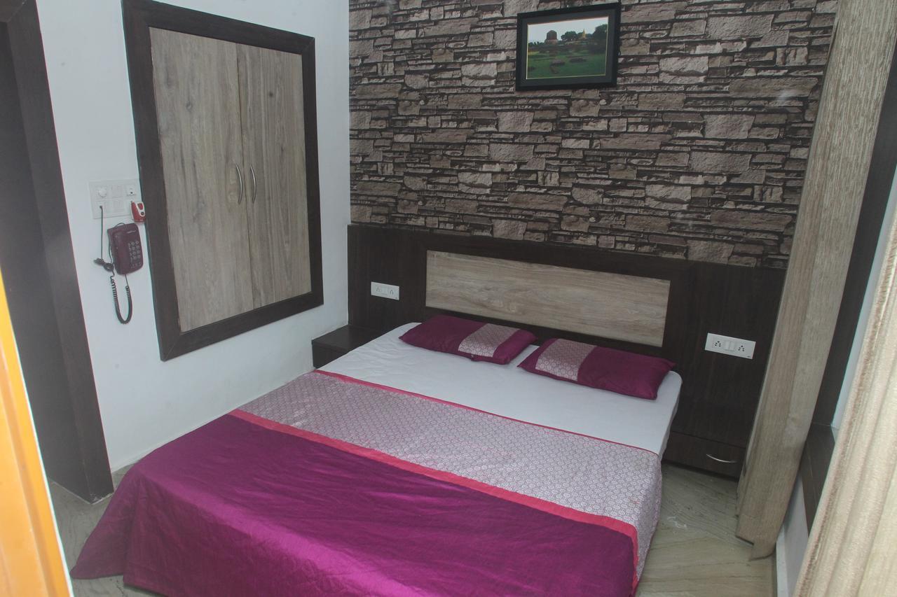 Alakhnanda Guest House Varanasi Exterior photo