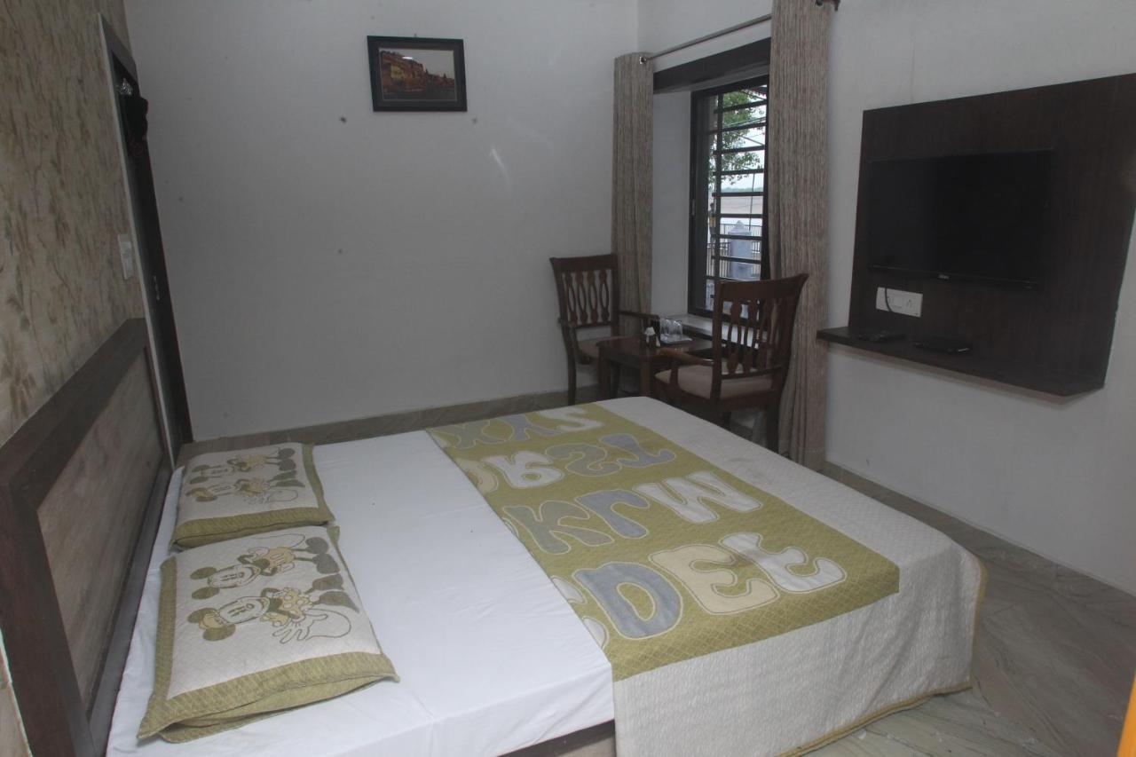 Alakhnanda Guest House Varanasi Exterior photo