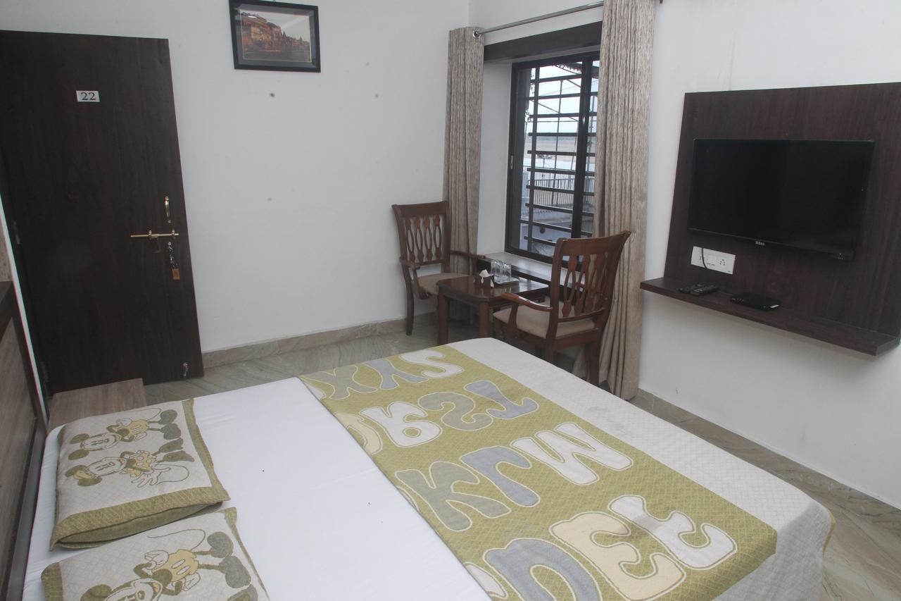 Alakhnanda Guest House Varanasi Exterior photo